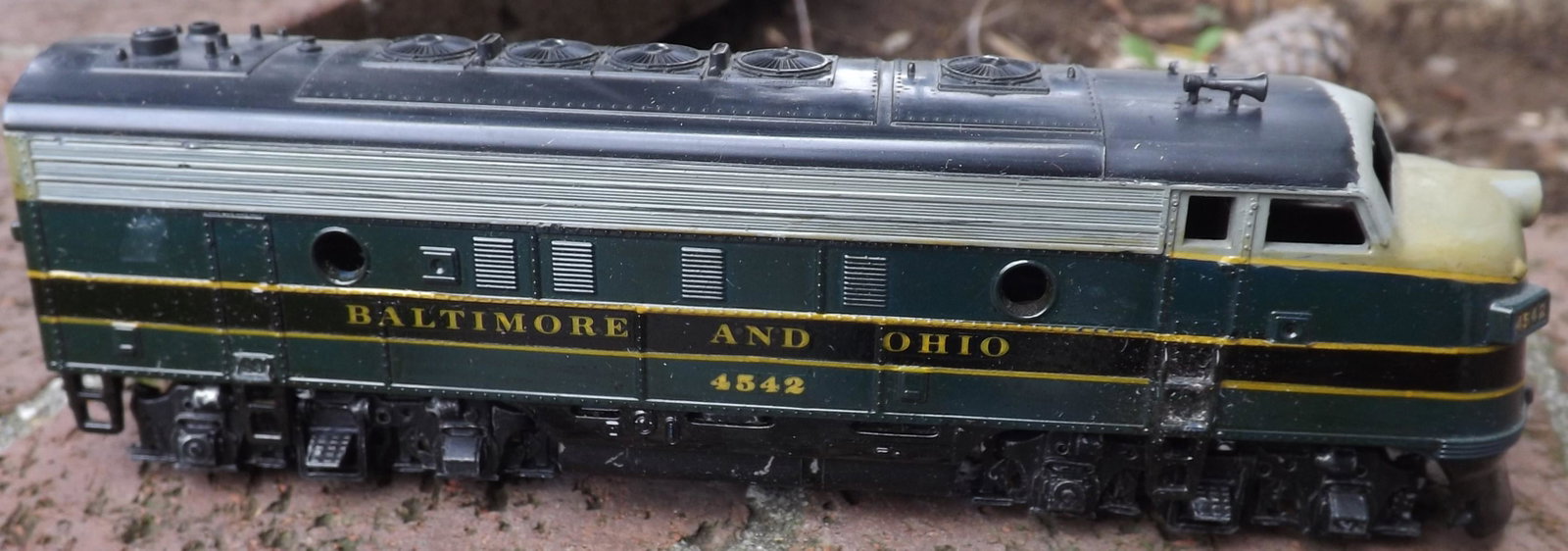 HO "Burlington & Ohio" diesel locomotive , c9: HO "Burlington & Ohio" diesel locomotive , c9 Reserve: $23.20 Shipping: Domestic: Flat-rate of $15.00 to anywhere within the contiguous U.S. International: Flat-rate of $35.00 to anywhere in the world