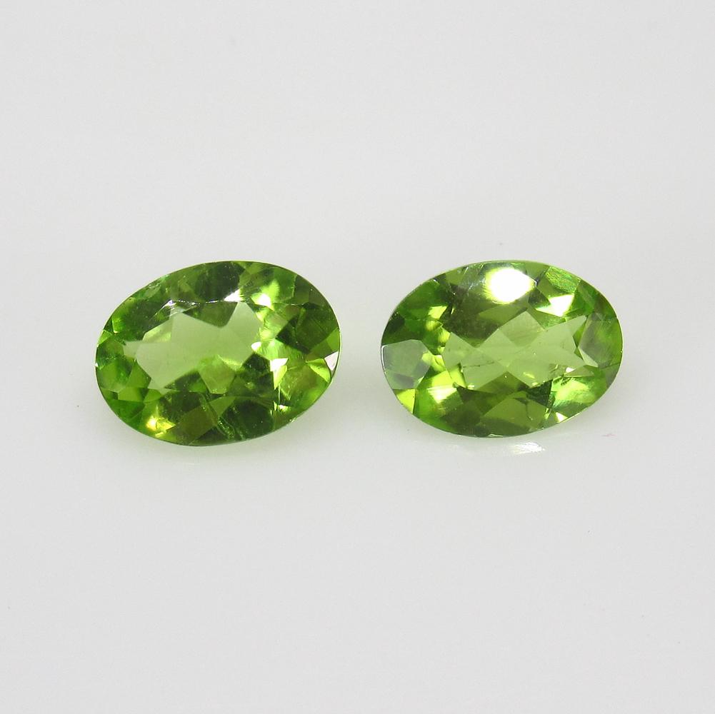 2.30 Ct Natural Pakistan Peridot Oval Pair: No Reserve! Title: 2.30 Ct Natural Pakistan Peridot Oval Pair Stone Clarity: VVS Gemstones: Natural Peridot Carat Weights: 2.3 Size/Dimensions: 8.00 x 6.00 x 3.50 mm / 2 PC's Additional Information: T