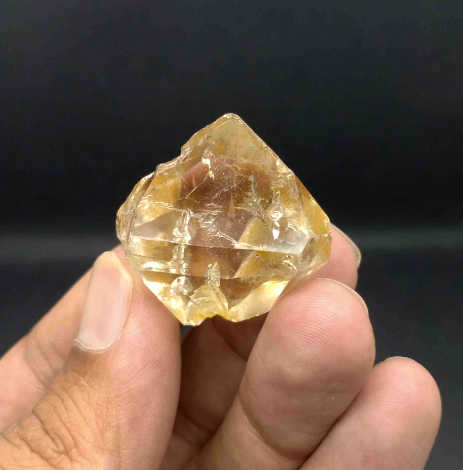 21 Gram Very Beautiful Natural Window Quartz: No Reserve! Title: 21 Gram Very Beautiful Natural Window Quartz Specimen Treatment: Natural Gemstones: Window Quartz Weight: 21 Gram Size/Dimensions: 32x30x25 mm Origin: Pakistan Shipping: Domestic: