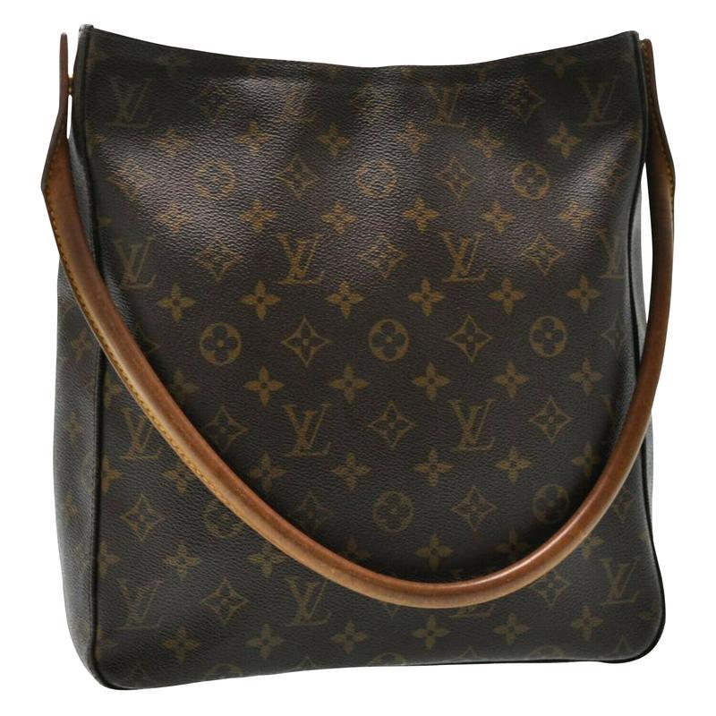 Louis Vuitton Looping GM: Brand: Louis Vuitton Model: Looping GM Color: Brown Material: Canvas Dimensions: H:11.8'' x W:10.6'' x D:4.3'' / H:30cm x W:27cm x D:11cmShoulder:23.2'' / 59cm Shoulder height:10.2'' / 26cm Serial num