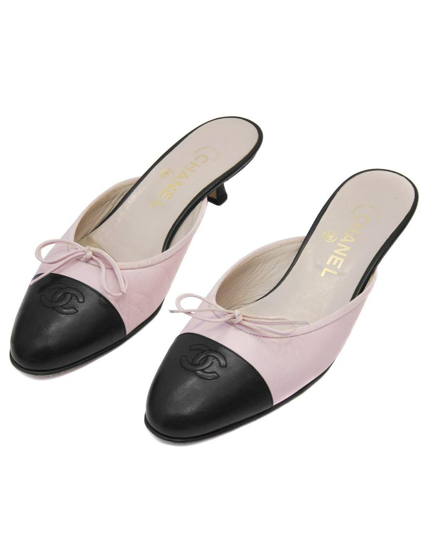 Chanel Pink and Black Mules: 1990s classic pink leather kitten heel Chanel mules with a black toe box with cc logo. Excellent vintage condition - very minimal cracking at toe box and no scuffing on leather. Very, very light wear 