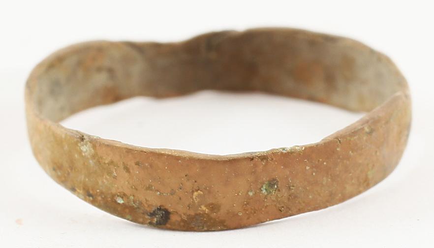 RARE ANCIENT COPPER VIKING RING, 900-1050 AD Size 8 3/4: No Reserve! RARE ANCIENT COPPER VIKING RING, 900-1050 AD Size 8 3/4 Shipping: All Items shipped within 48 hours by expedited shipping UPS or USPS. Domestic: Flat-rate of $12.95 (for one or more lots) 