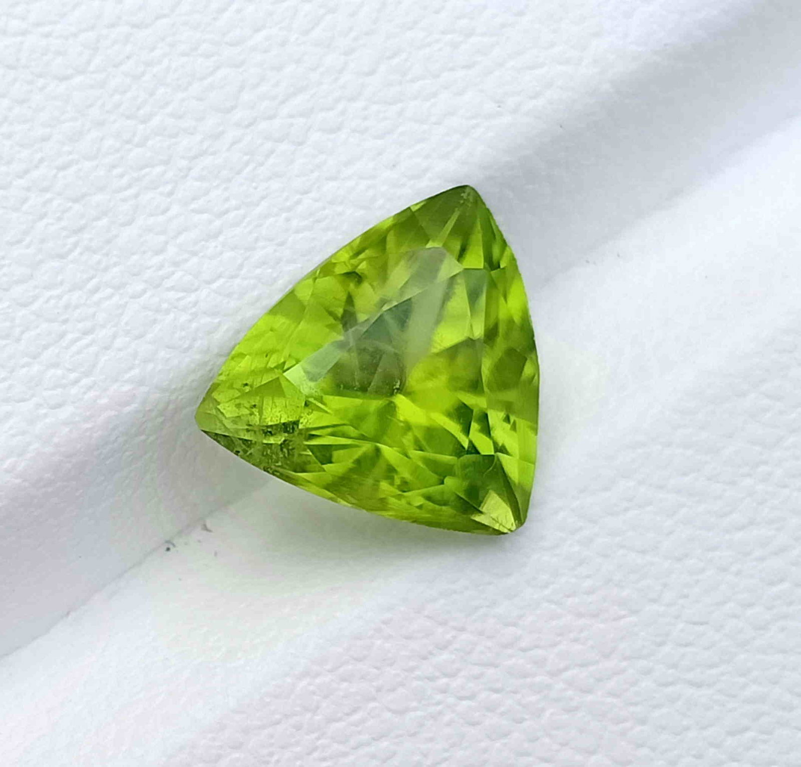 3.5 Carats Beautiful Green Peridot Gemstone ~ 10x9x6 MM: Title: 3.5 Carats Beautiful Green Peridot Gemstone ~ 10x9x6 MM Origin: Pakistan Gemstones: Peridot Carat Weights: 3.5 Carats Size/Dimensions: 10x9x6 MM Additional Information: Natural Reserve: $40.00 
