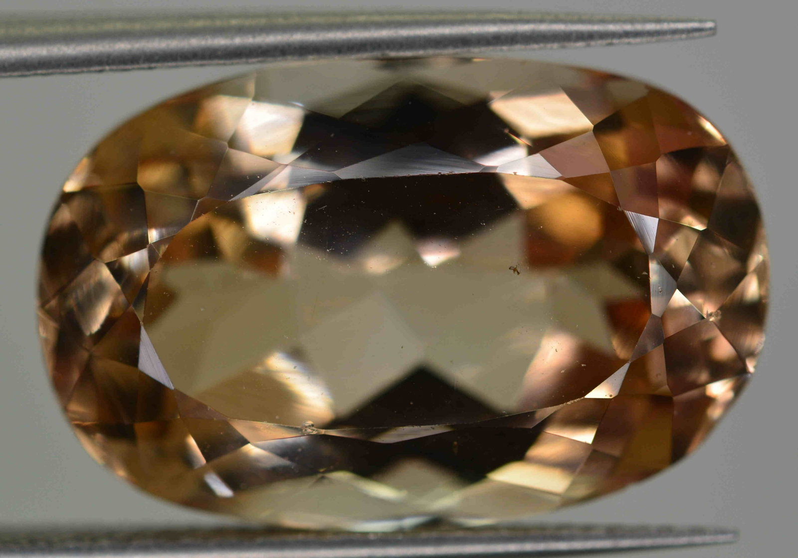 11.5 Carats Oval Cut Topaz ~ 16x10x8 MM: Title: 11.5 Carats Oval Cut Topaz ~ 16x10x8 MM Origin: Pakistan Gemstones: Topaz Carat Weights: 11.5 Carats Size/Dimensions: 16x10x8 MM Additional Information: Natural Reserve: $25.00 Shipping: D