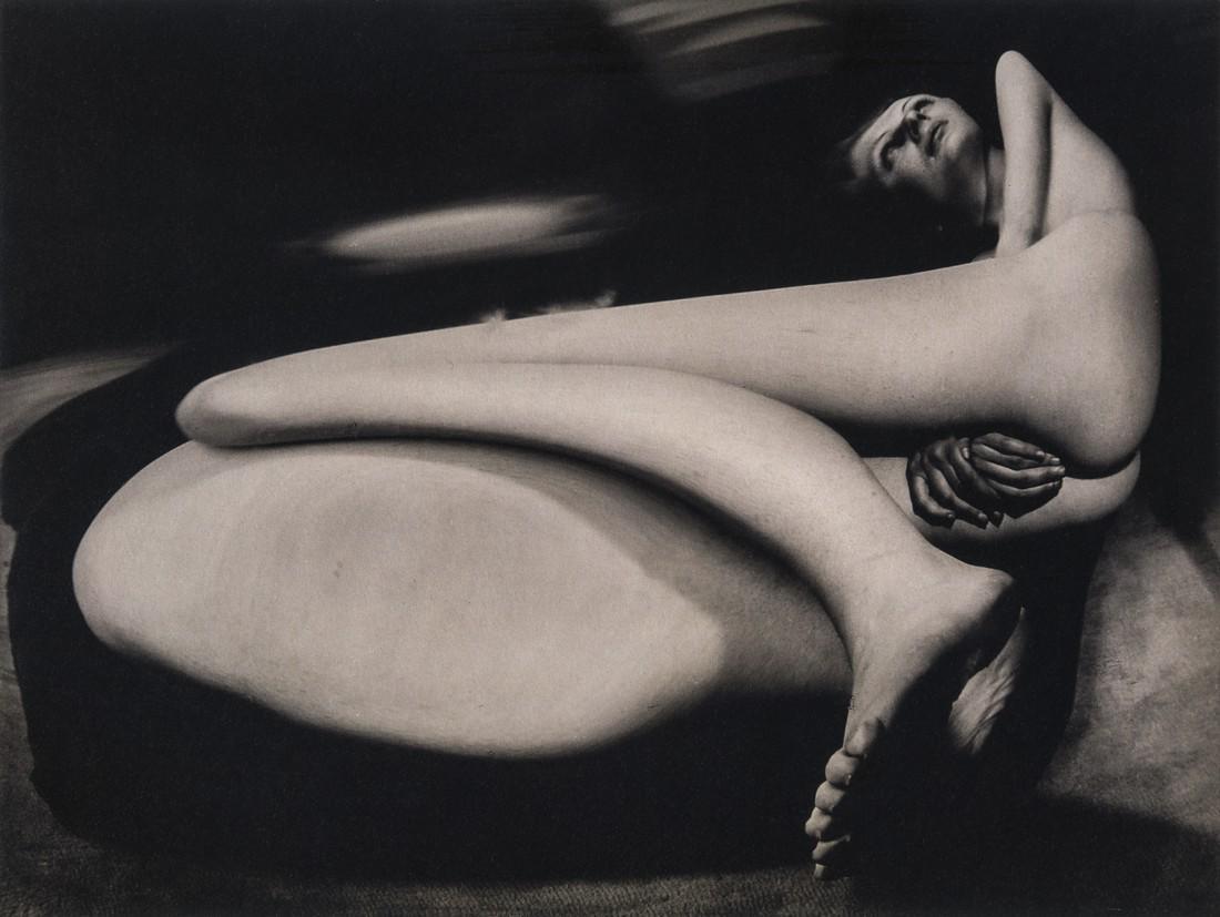 Andre Kertesz, Distortion #40, Paris, 1933 (1 of 1)