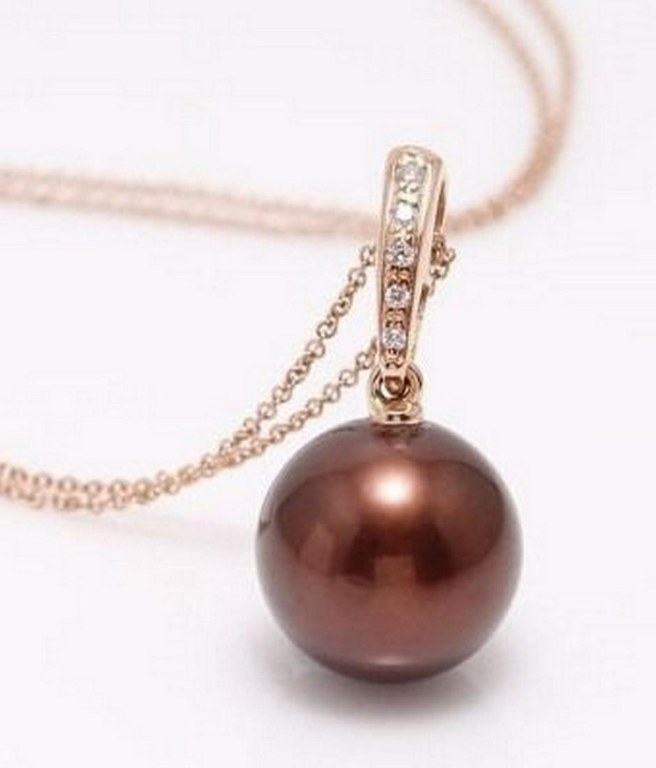 18 kt. Rose Gold - 11x12mm Round Chocolate Tahitian: Emerging from the tropical lagoons of French Polynesia, this pearl has a beautiful chocolate brown colour with a rich luster. The Chocolate Tahitian Pearl is really a Tahitian Black Pearl whose initia