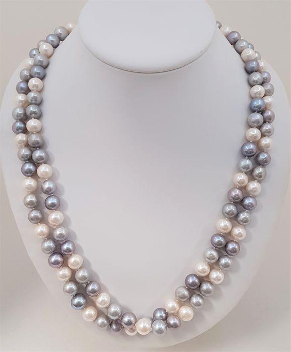 9x10mm Freshwater- Necklace: This necklace counts 128 pearls between 9x10mm each in measurement with a nice mix of colors ranging from white to silver and grey. At a length of 120cm, this necklace can be worn in different ways: Y