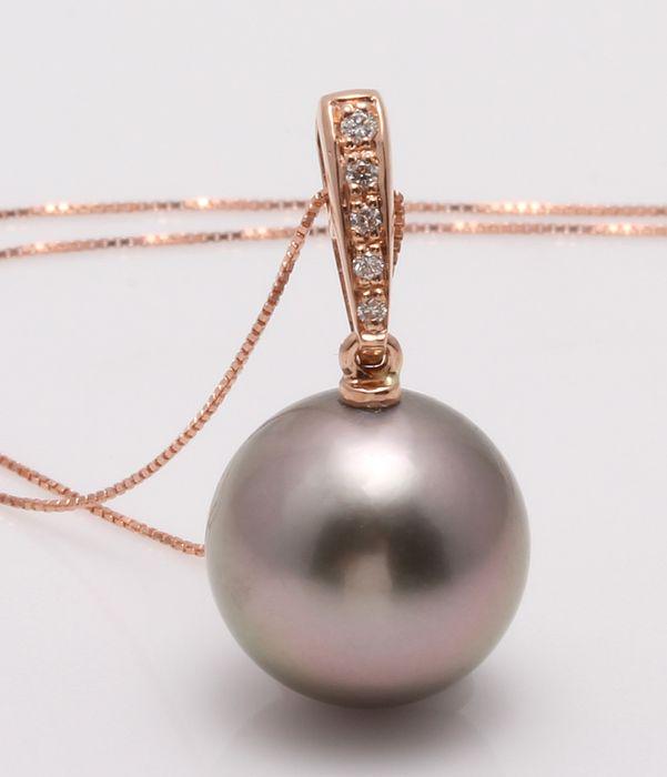 18 kt. Rose Gold - 12x13mm Round Tahitian Pearl -: Emerging from the tropical lagoons of French Polynesia, this Tahitian pearl has been hand selected for this pendant as its natural beautiful Tahiti green colour comes to life combined with the rose go