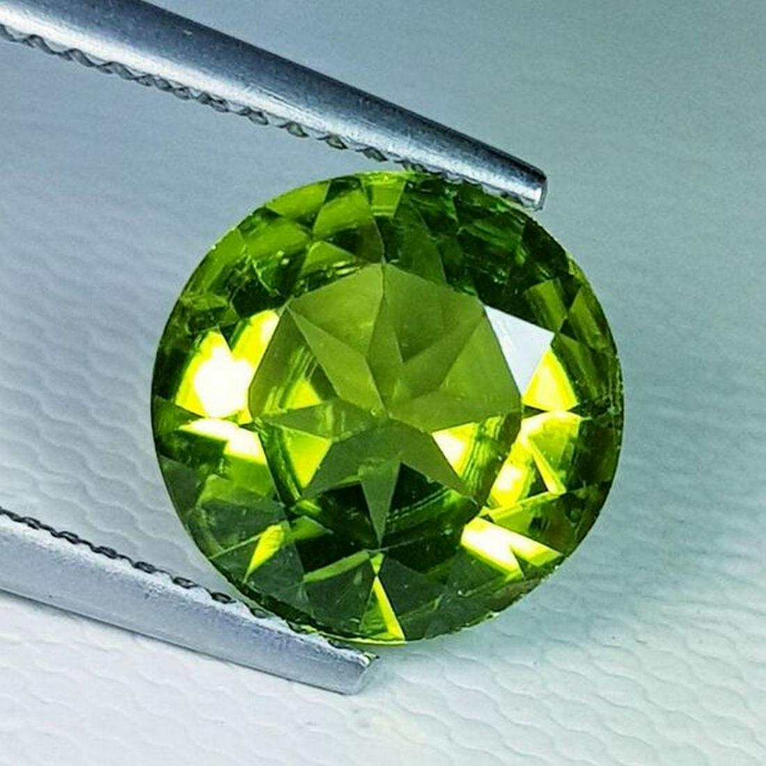 Natural Peridot Round Cut 3.24 ct: No Reserve! Title: Natural Peridot Round Cut 3.24 ct Color/Clarity: VVS Gemstones: Loosegemstone Carat Weights: 3.24 Size/Dimensions: 9.80 x 9.80 x 5.00 Additional Information: Round - Pakistan Shippi