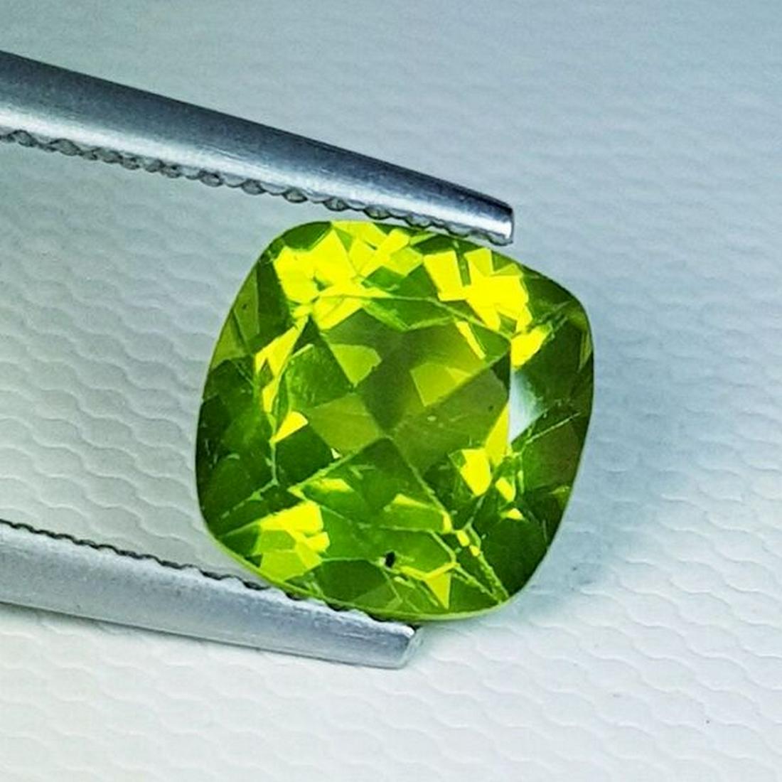 Natural Peridot Cushion Cut 2.47 ct: No Reserve! Title: Natural Peridot Cushion Cut 2.47 ct Color/Clarity: VVS Gemstones: Loosegemstone Carat Weights: 2.47 Size/Dimensions: 8.00 x 7.80 x 5.00 Additional Information: Cushion - Pakistan Sh