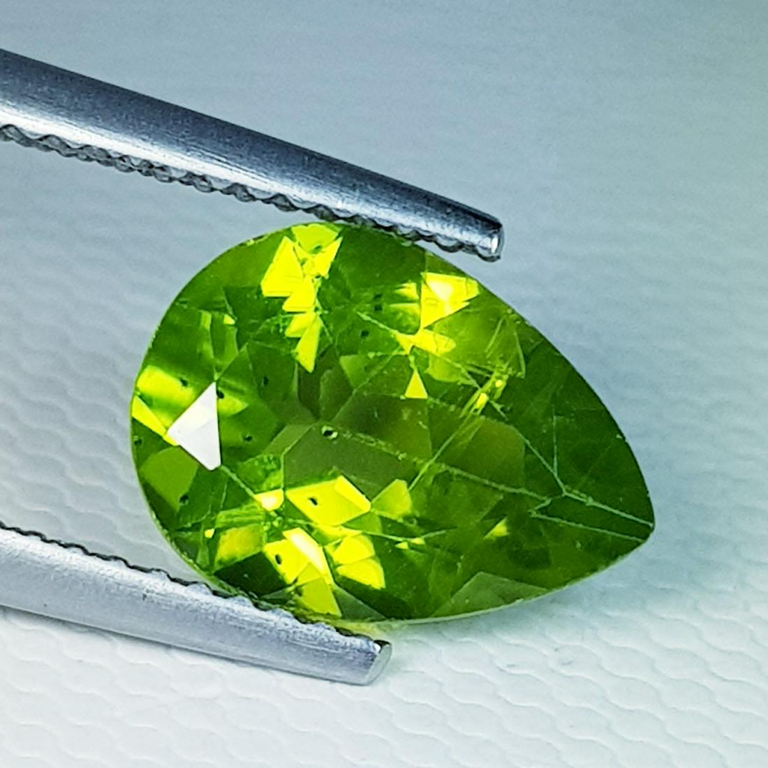 Natural Peridot Pear Cut 2.91 ct: No Reserve! Title: Natural Peridot Pear Cut 2.91 ct Color/Clarity: VVS Gemstones: Loosegemstone Carat Weights: 2.91 Size/Dimensions: 10.80 x 7.90 x 5.00 Additional Information: Pear - Pakistan Shippin