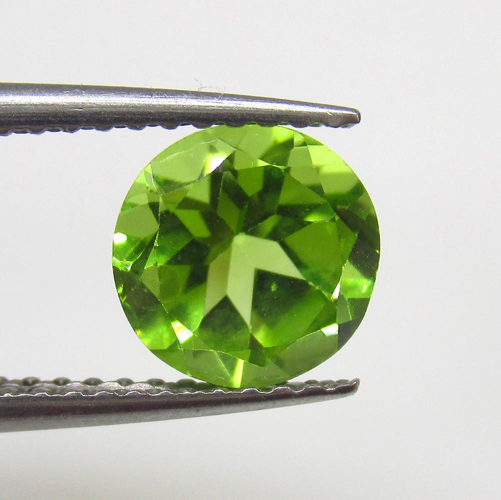 1.49 Ctw Natural Pakistan Peridot Round Cut: No Reserve! Title: 1.49 Ctw Natural Pakistan Peridot Round Cut Color/Clarity: VVS Gemstone: Peridot Carat Weight: 1.49 Size/Dimension: 7.00 x 7.00 x 4.60 mm Additional Information: Top Class Luster / 