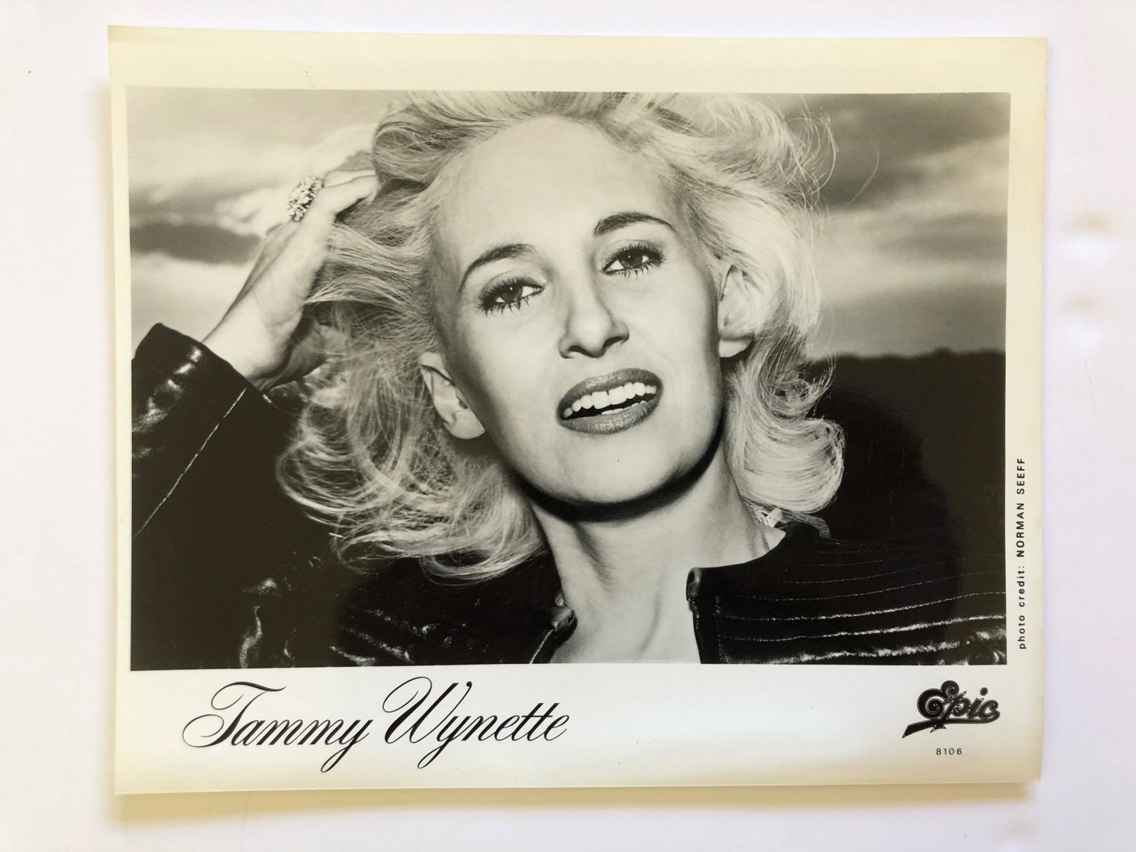 TAMMY WYNETTE press photo Norman Seeff: Rare TAMMY WYNETTE press photo by famous photographer of the stars Norman Seeff. Used for record: You Brought Me Back, 1981 Reserve: $15.00 Shipping: Domestic: Flat-rate of $12.69 to anywhere within t