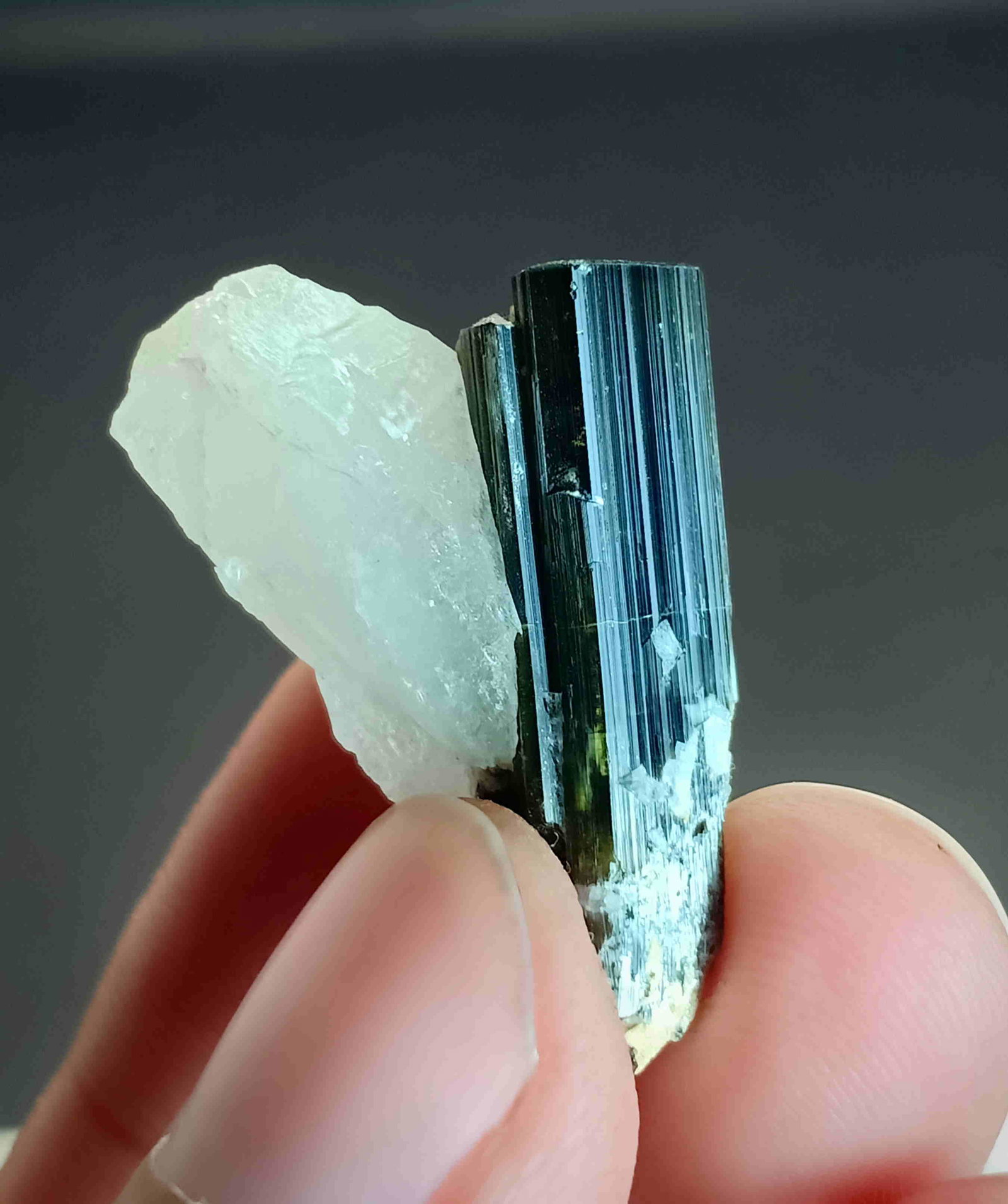 6 Gram Intersting Natural Tourmaline With Quartz: No Reserve! Title: 6 Gram Intersting Natural Tourmaline With Quartz Specimen Treatment: Natural Gemstones: Tourmaline Weight: 6 Gram Size/Dimensions: 26x25x13 mm Origin: Pakistan Shipping: Domestic: F