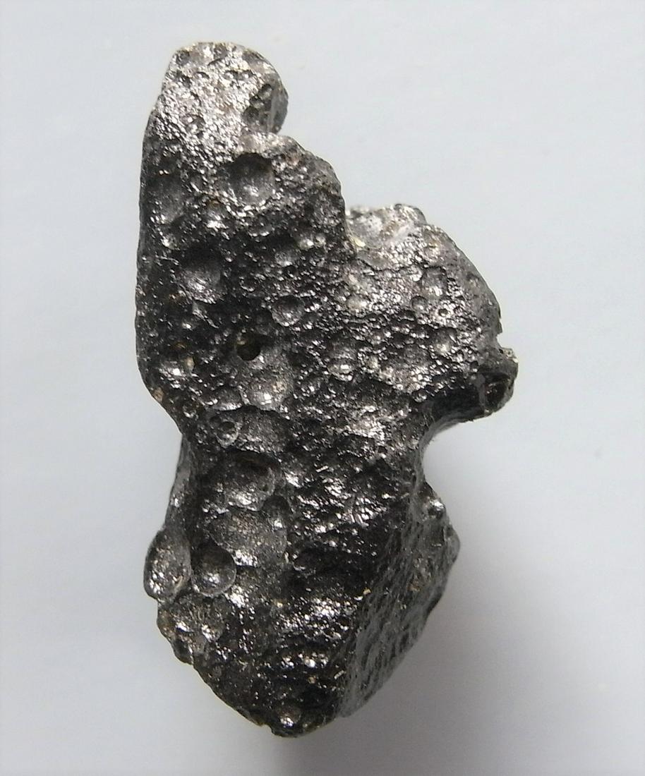 PHILIPPINITE TEKTITE - FROM METEORITE IMPACT: Title: PHILIPPINITE TEKTITE - FROM METEORITE IMPACT Origin: Paracale, Camarines Norte, Luzon, Philippines Size: 3x1.5x1.5 / 9 gram Description: sculptural, very glossy & perfect rizalite/philippinite