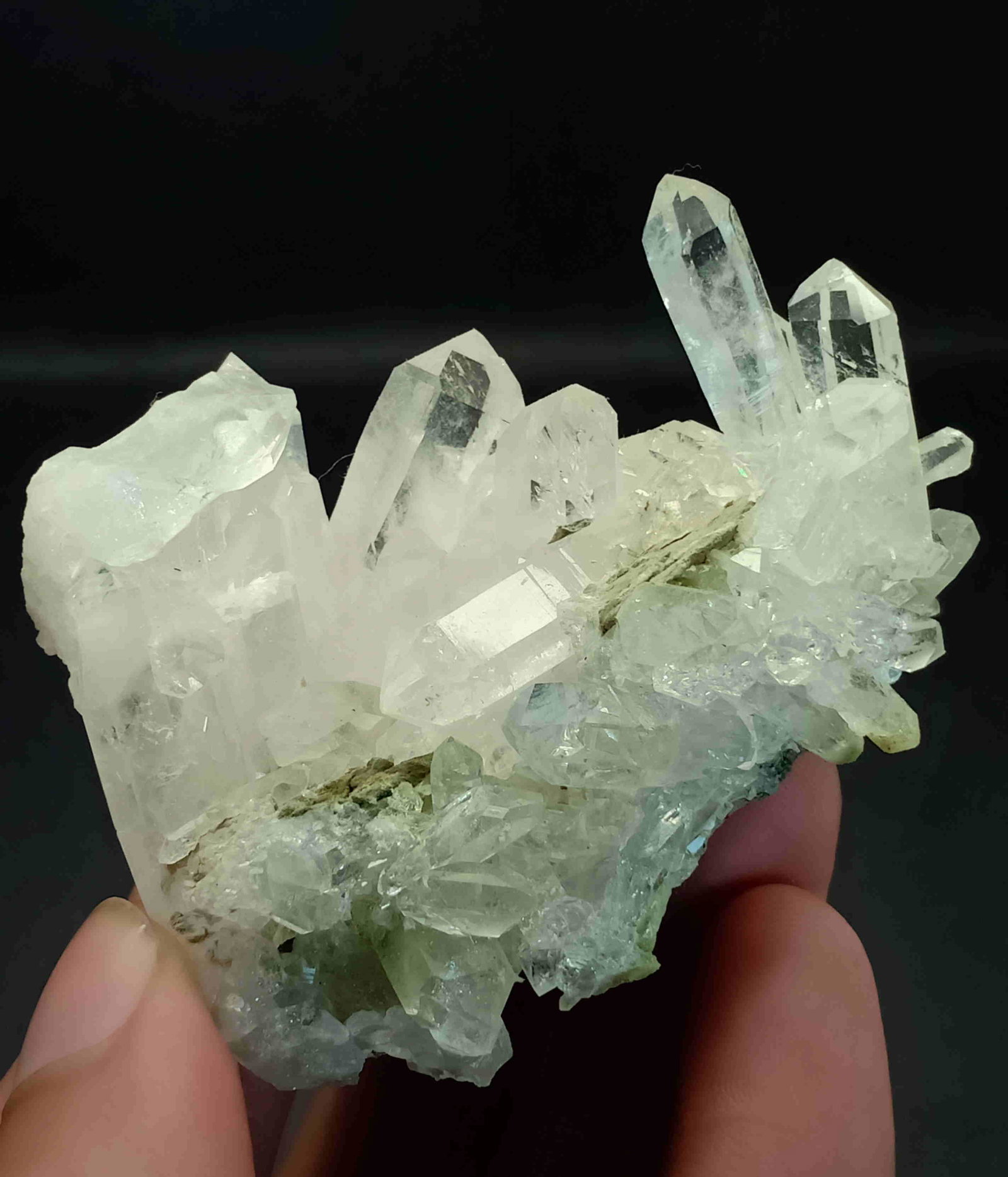 78 Gram Perfact Shape Natural Quartz Specimen: Title: 78 Gram Perfact Shape Natural Quartz Specimen Treatment: Natural Gemstones: Quartz Weight: 78 Gram Size/Dimensions: 85x51x37 mm Origin: Pakistan Reserve: $15.00 Shipping: Domestic: Flat-rate