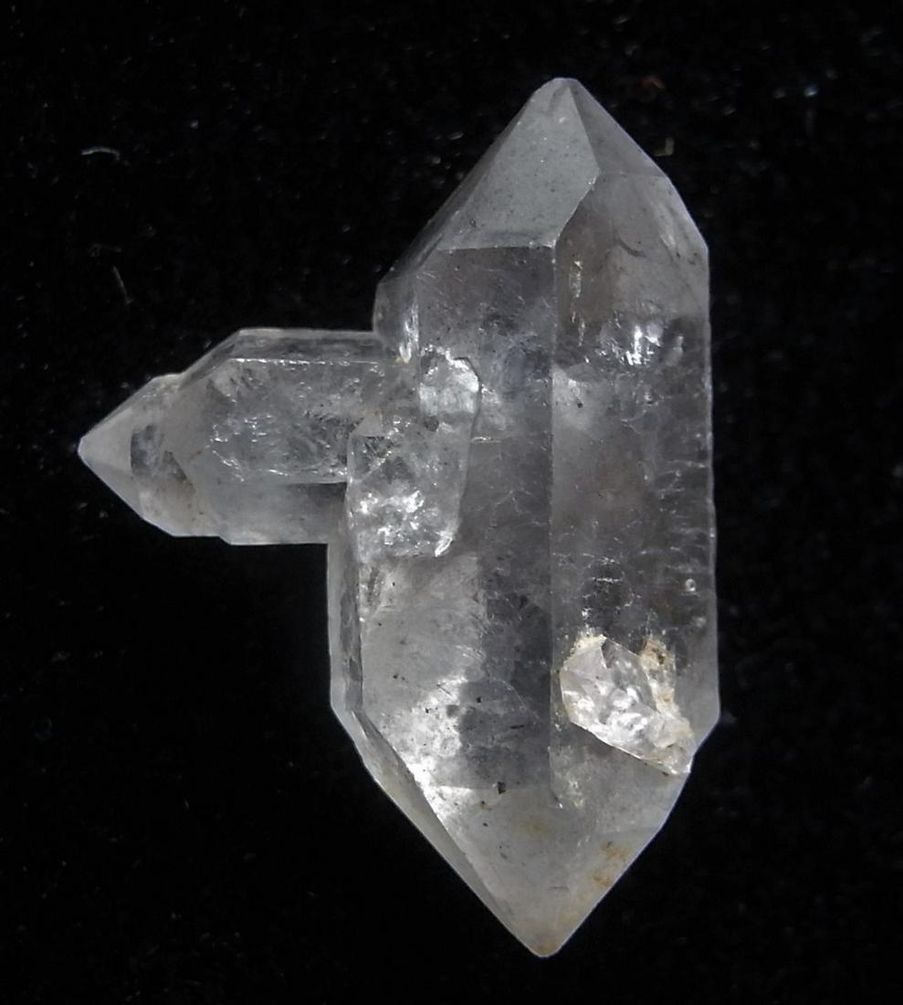 BITERMINATED & TWINNED QUARTZ: Title: BITERMINATED & TWINNED QUARTZ Origin: Lechang Mine, Guangdong, China Size: 2.25x1.6x0.8 cm / 2.76 gram Description: biterminated & twinned quartz crystal with striations Reserve: $4.00 Shipping