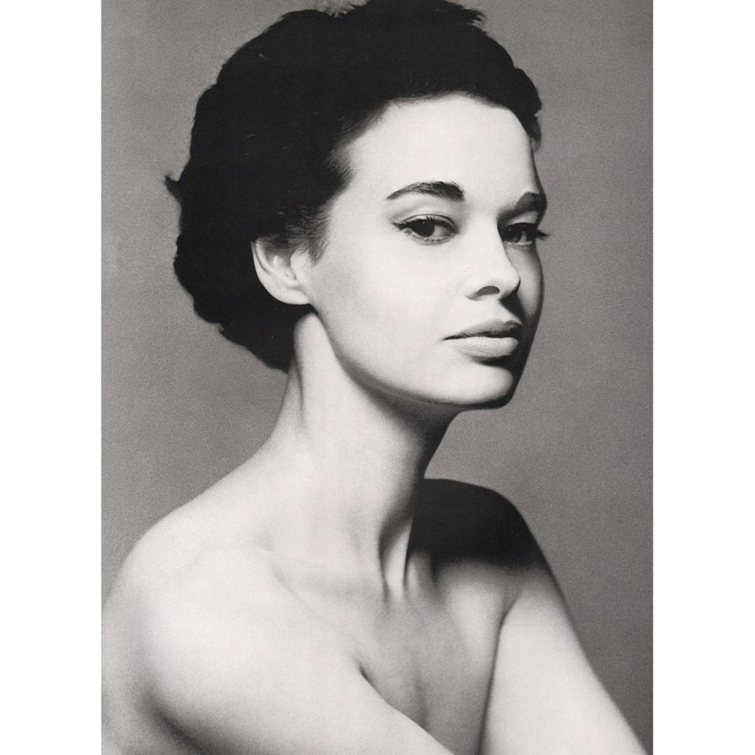 RICHARD AVEDON - Gloria Vanderbilt, 1953: Artist: RICHARD AVEDON Print Title: Gloria Vanderbilt, 1953 Medium: Photo-engraving Printing Date: 1970's Printed in the USA Image Size: 14 x 10 inches Richard Avedon (1923-2004) was an American fashi