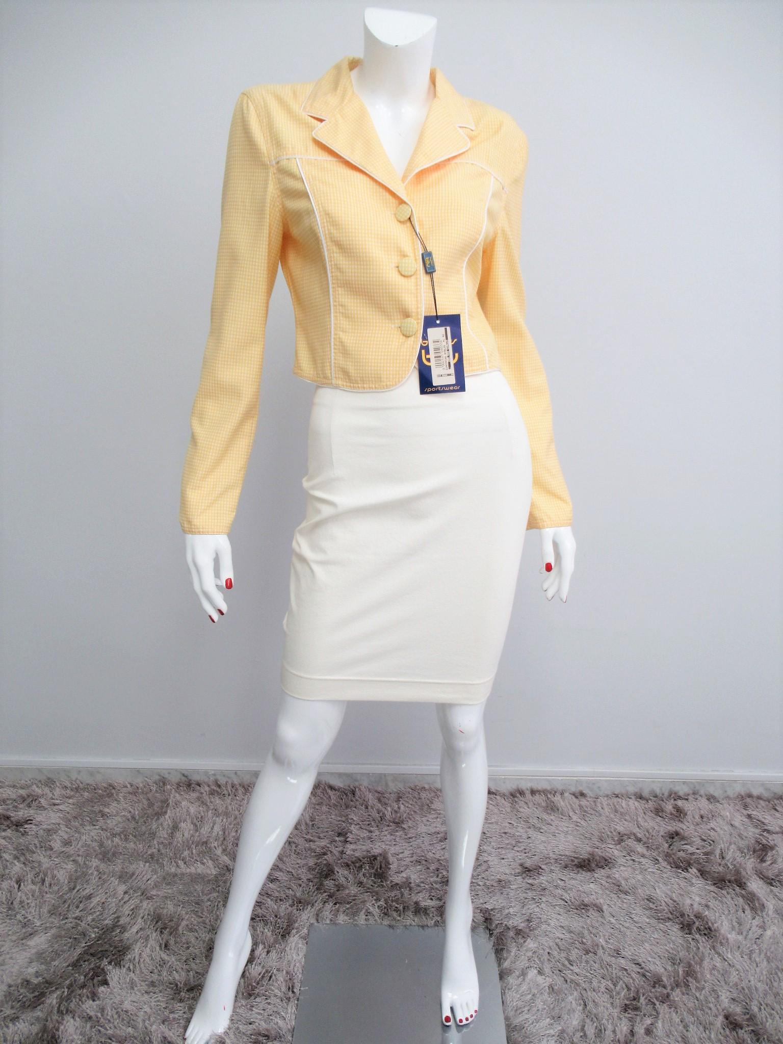 "BYBLOS" Vintage suit Size XS-S: Title: "BYBLOS" Vintage suit Size XS-S Materials: Jacket: 50% viscose, 50% polyester.Skirt: 95% cotton, 5% lycra. Dimension: Size: Jacket 42 IT, Skirt 40 IT. Suitable for an XS-S.MEASURES:Jacket: shou