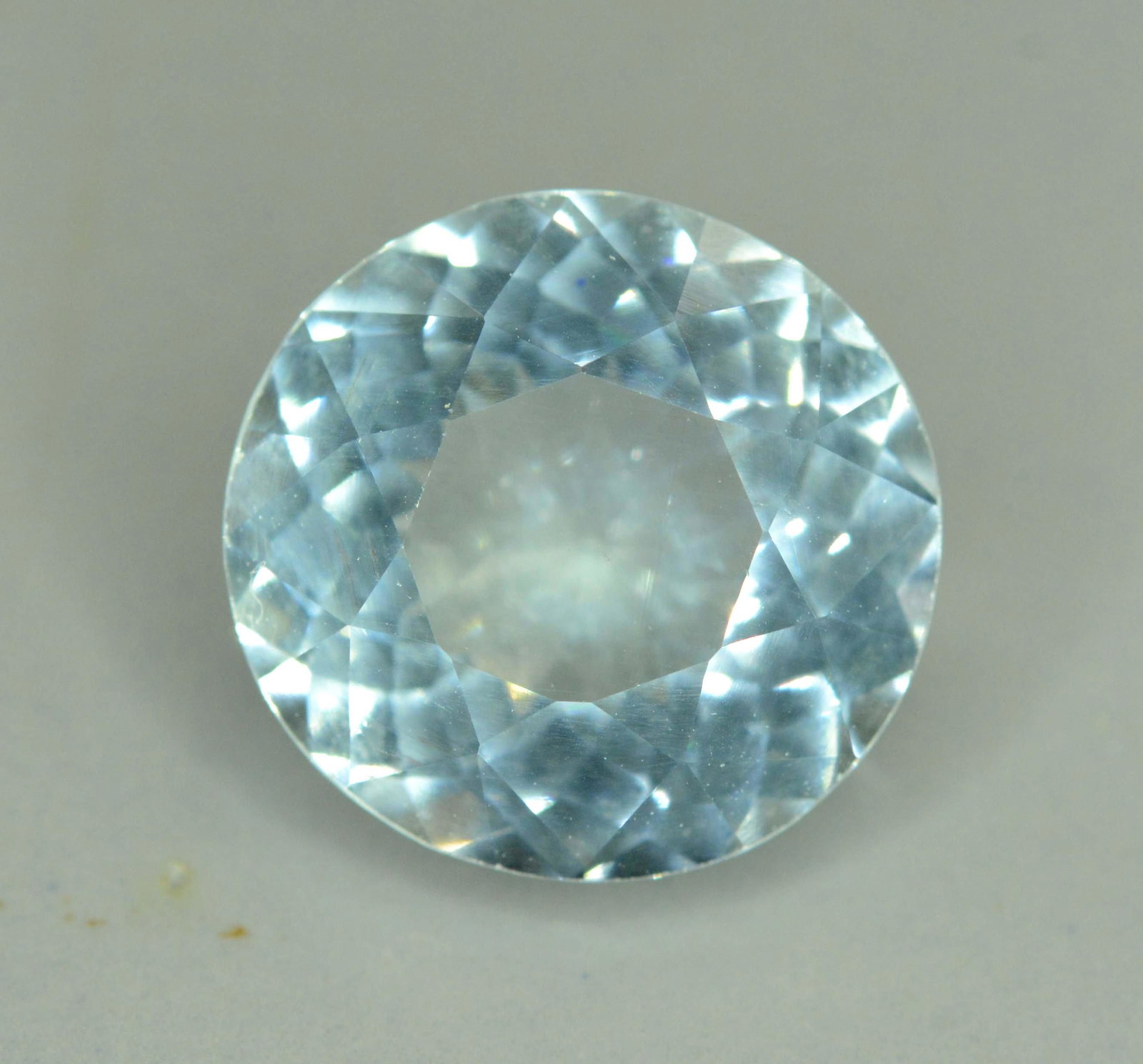 3.45 cts Round Shape Untreated Aquamarine Gemstone from: Handmade Materials aquamarine, beryl more Description 3.45 cts Round Shape Untreated Aquamarine Gemstone from Pakistan , Weight : 3.45 carats Dimensions : 10*10*06 mm Locality : Pakistan Color : Aqua 