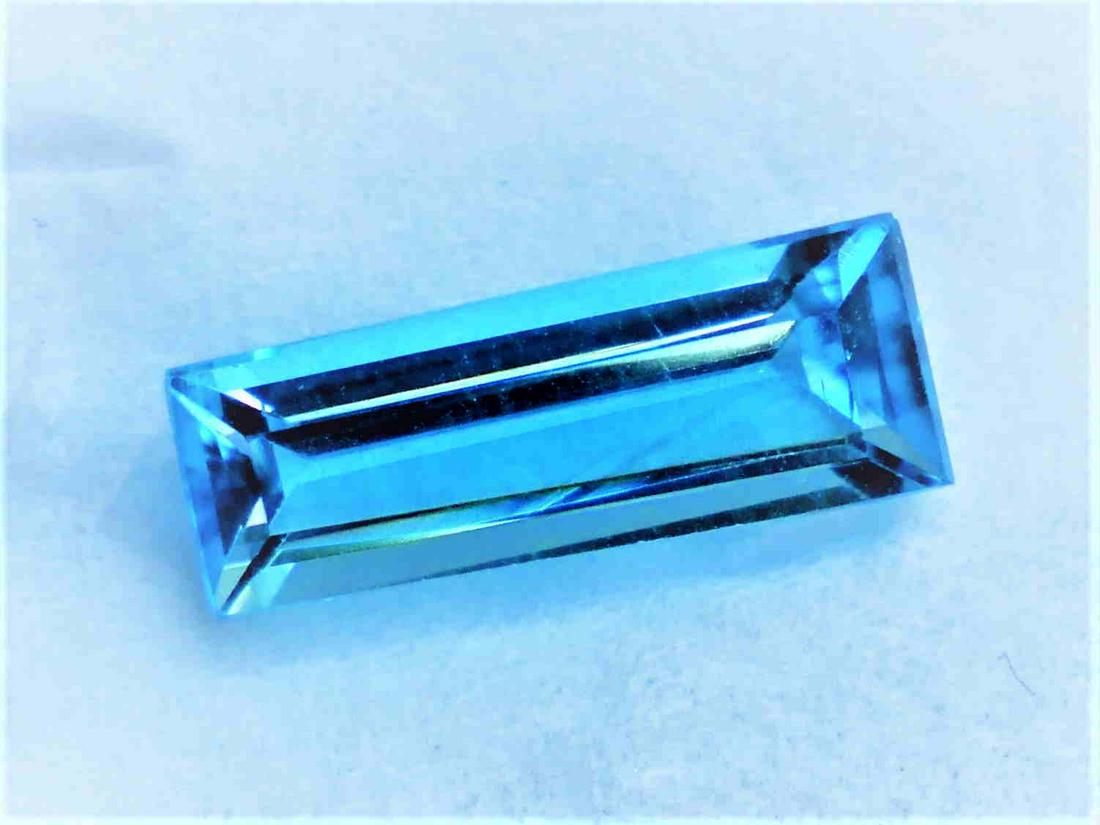 SWISS BLUE TOPAZ 3.86 ct **CERTIFIED IGI** (1 of 2)