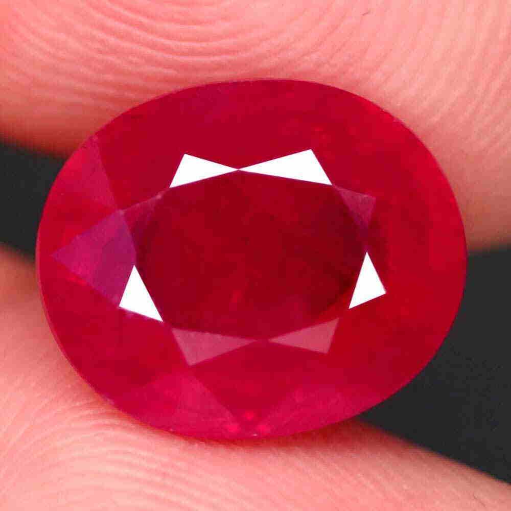 3,05 cts Natural Luminous Oval Hot Pink Red Ruby (1 of 3)