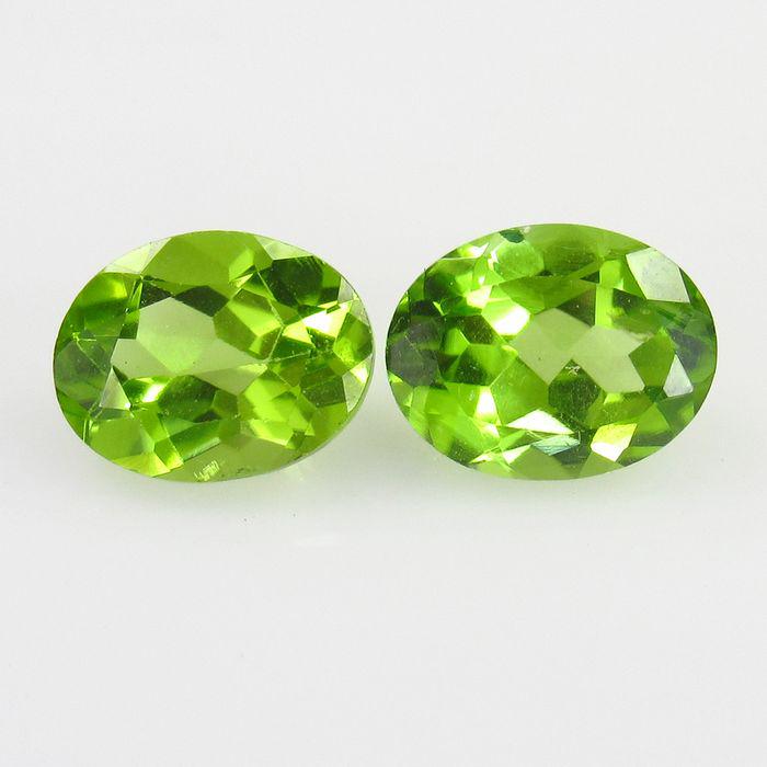 4.15 Ctw Natural Pakistan Peridot 9X7 mm Oval Pair: Title: 4.15 Ctw Natural Pakistan Peridot 9X7 mm Oval Pair Stone Clarity: VVS Gemstones: Peridot Carat Weights: 4.15 Size/Dimensions: 9.10 x 7.10 x 4.70 mm / 2 PC's Additional Information: Top Class Lu