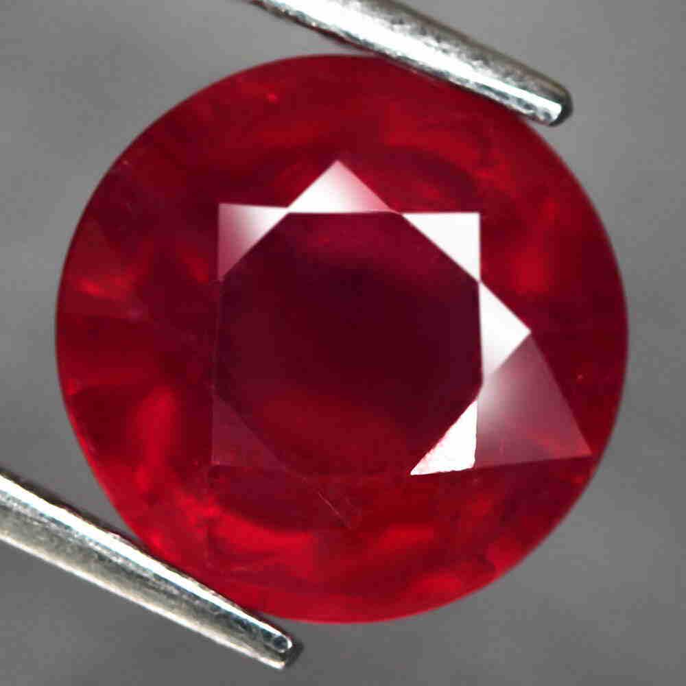 2,14 cts Natural Round Blood Red Ruby (1 of 3)
