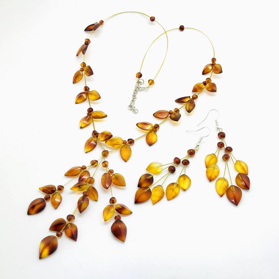 Exclusive Amber set necklace earrings hand carved: Title: Exclusive Amber set necklace earrings hand carved Metal: None Gemstones: Amber Weight: 15.0 g Size: length 44-46 cm, pendant 7cm, earrings 7 cm Made of: Whole Stone Additional Information: Ambe