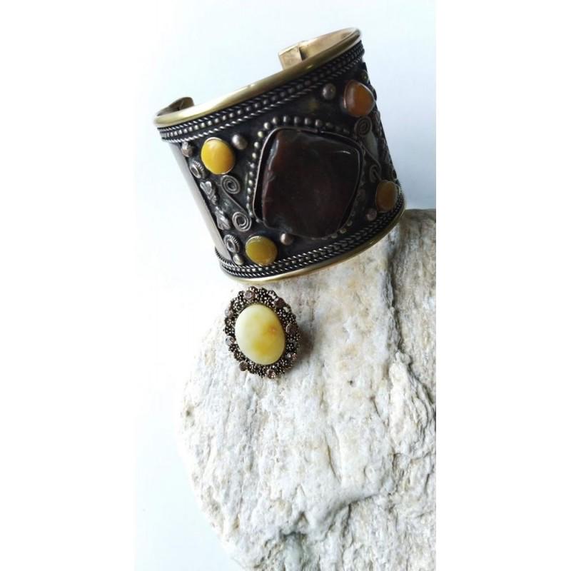 61 g. Antique Baltic amber set of bracelet and brooch (1 of 10)