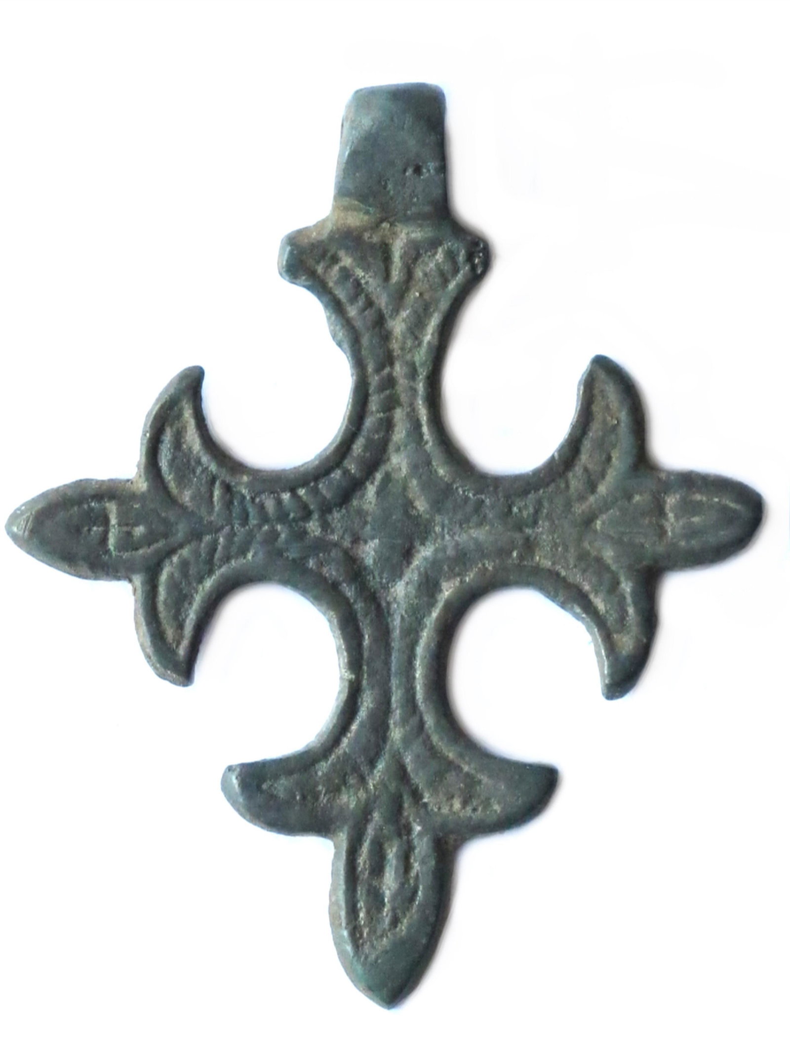 RARE 13-15th CENTURY LARGE VIKING-AGE BRONZE ORNATE: Title: RARE 13-15th CENTURY LARGE VIKING-AGE BRONZE ORNATE Origin: Russia Materials: Bronze Size: 41.4x33.9 mm Additional Information: RARE 13-15th CENTURY LARGE VIKING-AGE BRONZE ORNATE. Large Cross,