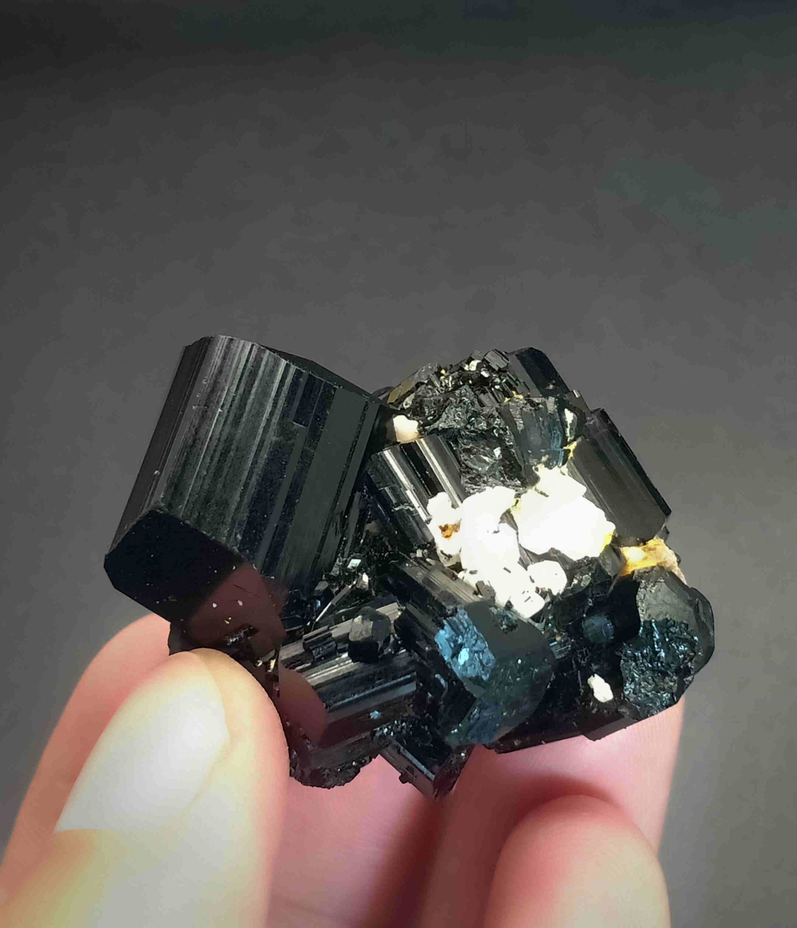 42 Gram Very Amazing And Well Terminated Natural Black: Title: 42 Gram Very Amazing And Well Terminated Natural Black Tourmaline With Mica Specimen Treatment: Natural Gemstones: Tourmaline Weight: 42 Gram Size/Dimensions: 41x32x24 mm Origin: Pakistan Reser