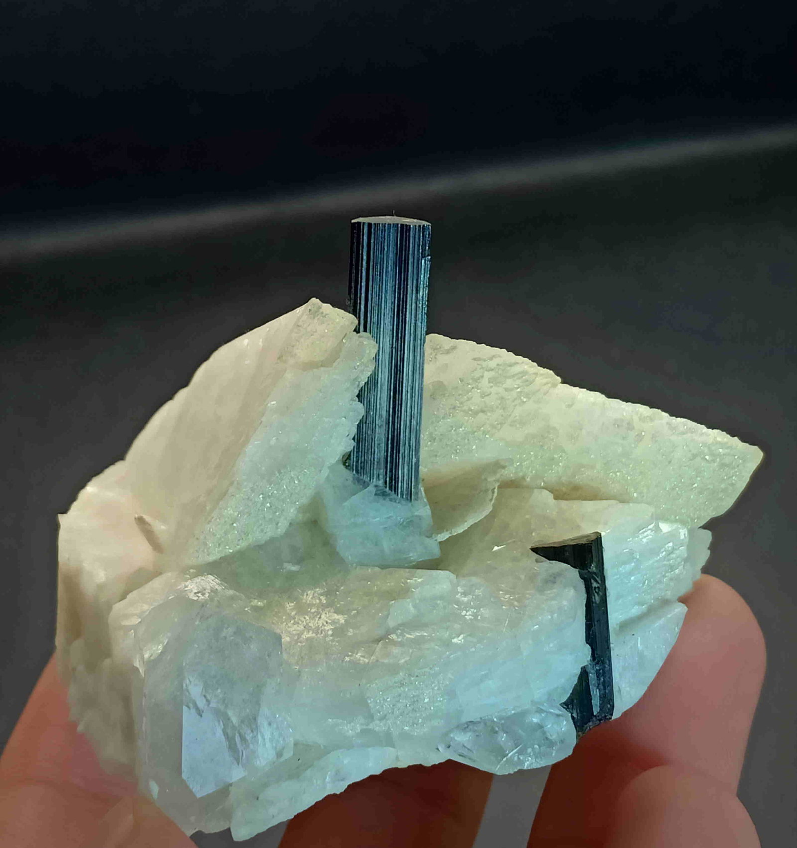 105 Gram Very Amazing And Well Terminated Natural: Title: 105 Gram Very Amazing And Well Terminated Natural Tourmaline With Albite Specimen Treatment: Natural Gemstones: Tourmaline Weight: 105 Gram Size/Dimensions: 55x44x42 mm Origin: Pakistan Reserve
