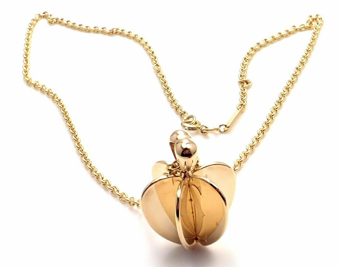 Cartier 18k Yellow Gold Double C Apple Heart Pendant: Cartier 18k Yellow Gold Double C Apple Heart Pendant Chain Necklace You are bidding on an Cartier 18k Yellow Gold Double C Apple Heart Pendant Chain Necklace. More About the Piece: Metal: 18k Yellow G