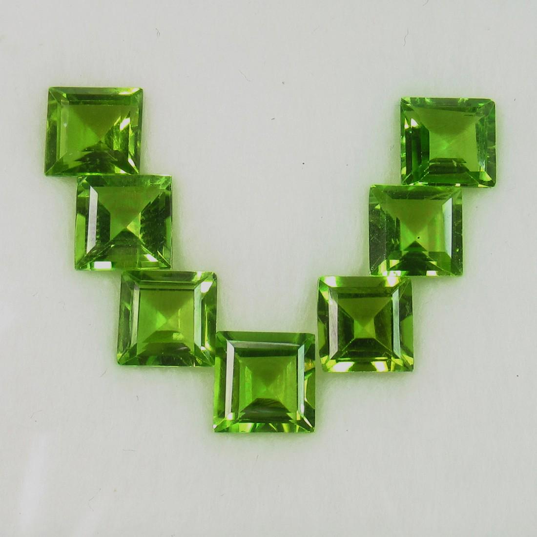 12.54 Ct Natural 7 Pakistan Peridot Square Necklace Set: Title: 12.54 Ct Natural 7 Pakistan Peridot Square Necklace Set Stone Clarity: VVS Gemstone: Natural Peridot Carat Weights: 12.54 Size/Dimensions:6.9x6.9 - 7.1x7.1 mm / 7 PC's Additional Info:Top Class
