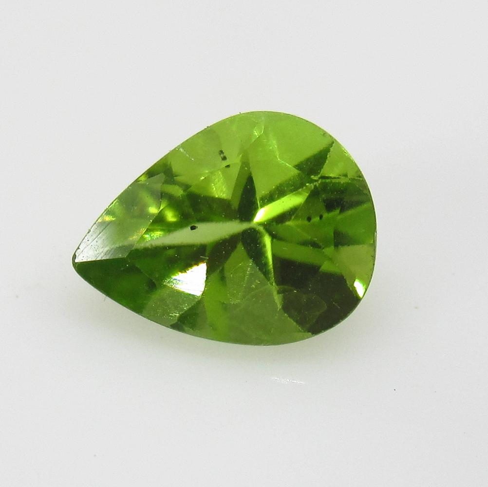1.15 Ctw Natural Pakistan Peridot Pear Cut: No Reserve! Title: 1.15 Ctw Natural Pakistan Peridot Pear Cut Stone Clarity: VVS Gemstones: Peridot Carat Weights: 1.15 Size/Dimensions: 7.30 x 6.00 x 4.30 mm Additional Information: Top Class Luster 