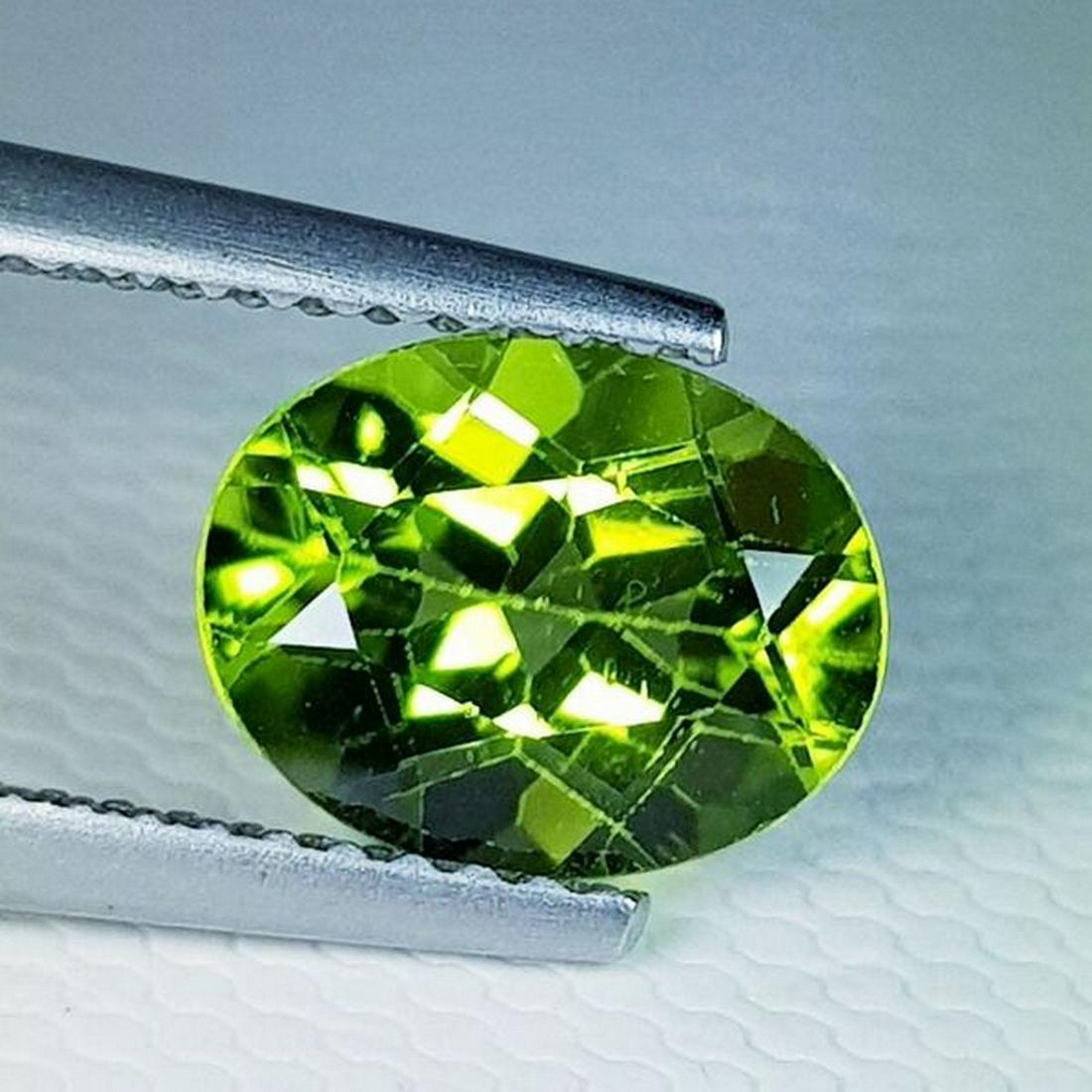 Natural Peridot Oval Cut 2.00 ct: No Reserve! Title: Natural Peridot Oval Cut 2.00 ct Color/Clarity: VVS Gemstones: Loosegemstone Carat Weights: 2 Size/Dimensions: 8.80 x 7.00 x 4.80 Additional Information: Oval - Pakistan Shipping: