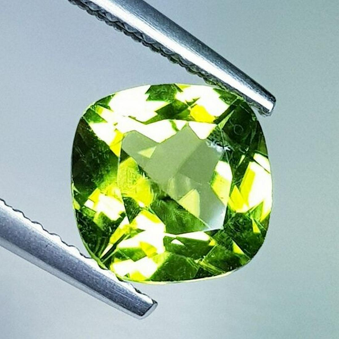 Natural Peridot Cushion Cut 2.24 ct: No Reserve! Title: Natural Peridot Cushion Cut 2.24 ct Color/Clarity: VVS Gemstones: Loosegemstone Carat Weights: 2.24 Size/Dimensions: 8.00 x 8.00 x 4.60 Additional Information: Cushion - Pakistan Sh
