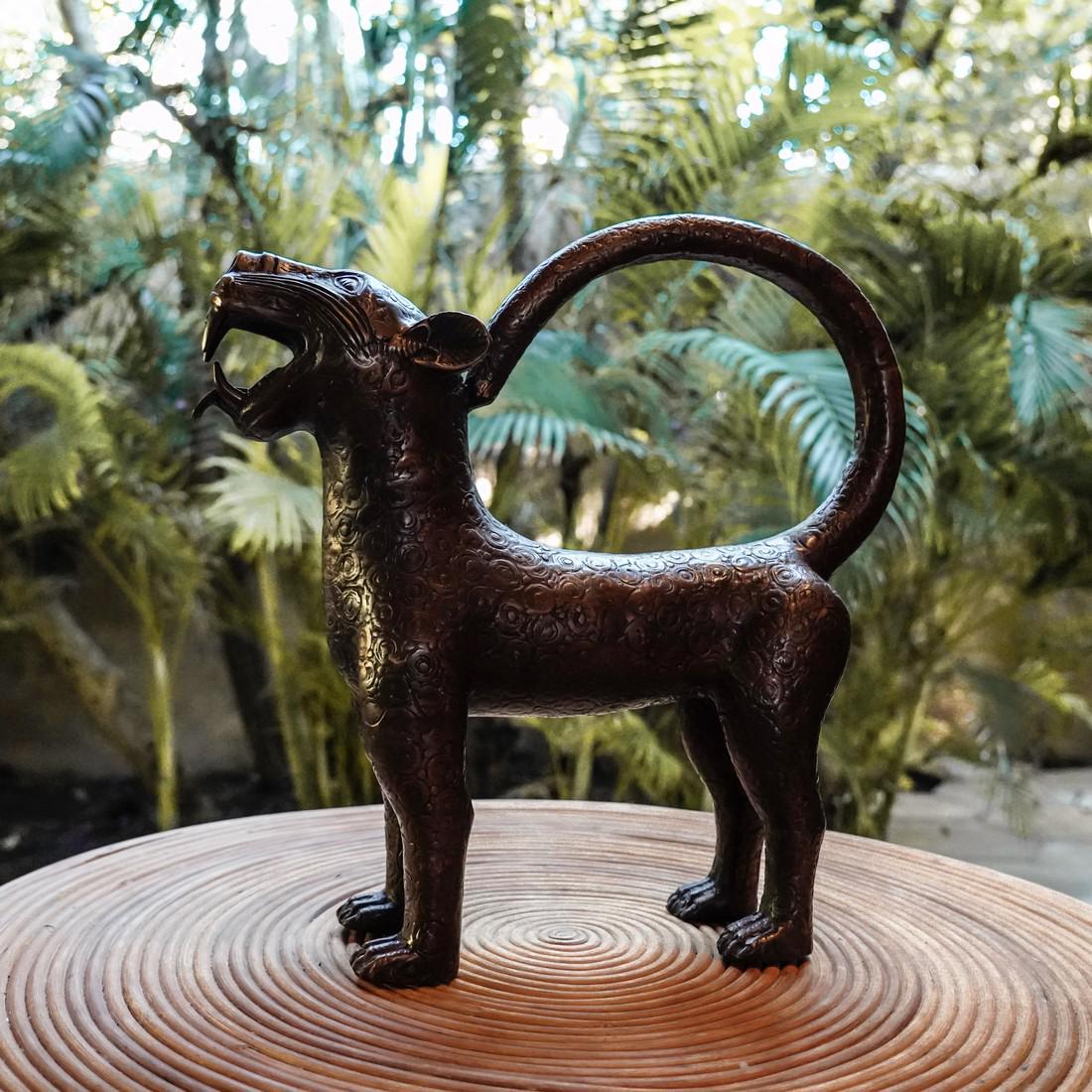 African bronze - Benin Leopard Sculptures: Title: African bronze - Benin Leopard Sculptures Maker: Unknown Origin: Edo - Kingdom of Benin - Nigeria Date/Period: 2013 Materials:Bronze Dimensions:Measurements per Leopard statue. Height: 40cm / 1