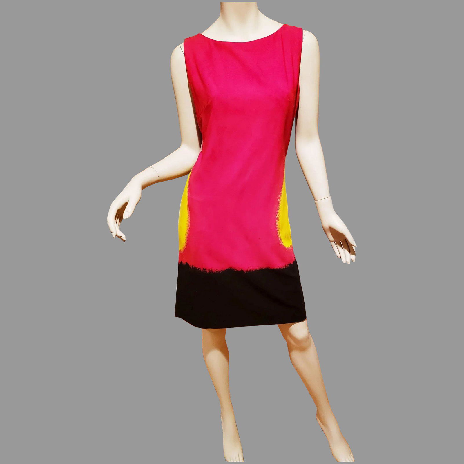 Vtg Franco Moschino Couture Color Block wiggle: Franco Moschino Couture Color Block Modernist wiggle dress. Cut to the Highest standard. Moschino Parodied the glamour and sophistication of other Designers. Lined. and a stunner. Italy-44 US-10 Aucti