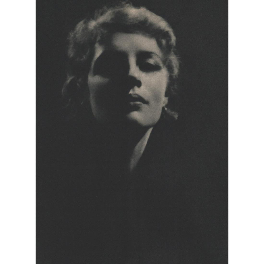 HAL PHYFE - Rosamond Pinchot: Artist: HAL PHYFE Print Title: Rosamond Pinchot Rosamond Pinchot (1904-1938) was an American socialite, stage and film actress. Medium: Sheet-fed Gravure Printing Date: 1930's Printed in the USA Image