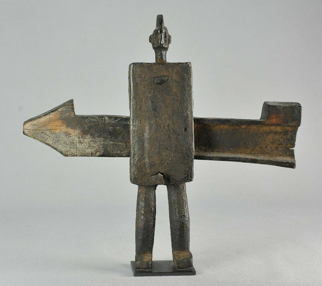 Mali anthropomorphi; c Bamana door lock Bambara West: Description en français ci-dessous - French description below MALI BAMANA - BAMBARA Door Lock Beautiful anthropomorphic lock. "Konbarabara" Powerful architecture, which goes to the basics. It looks w