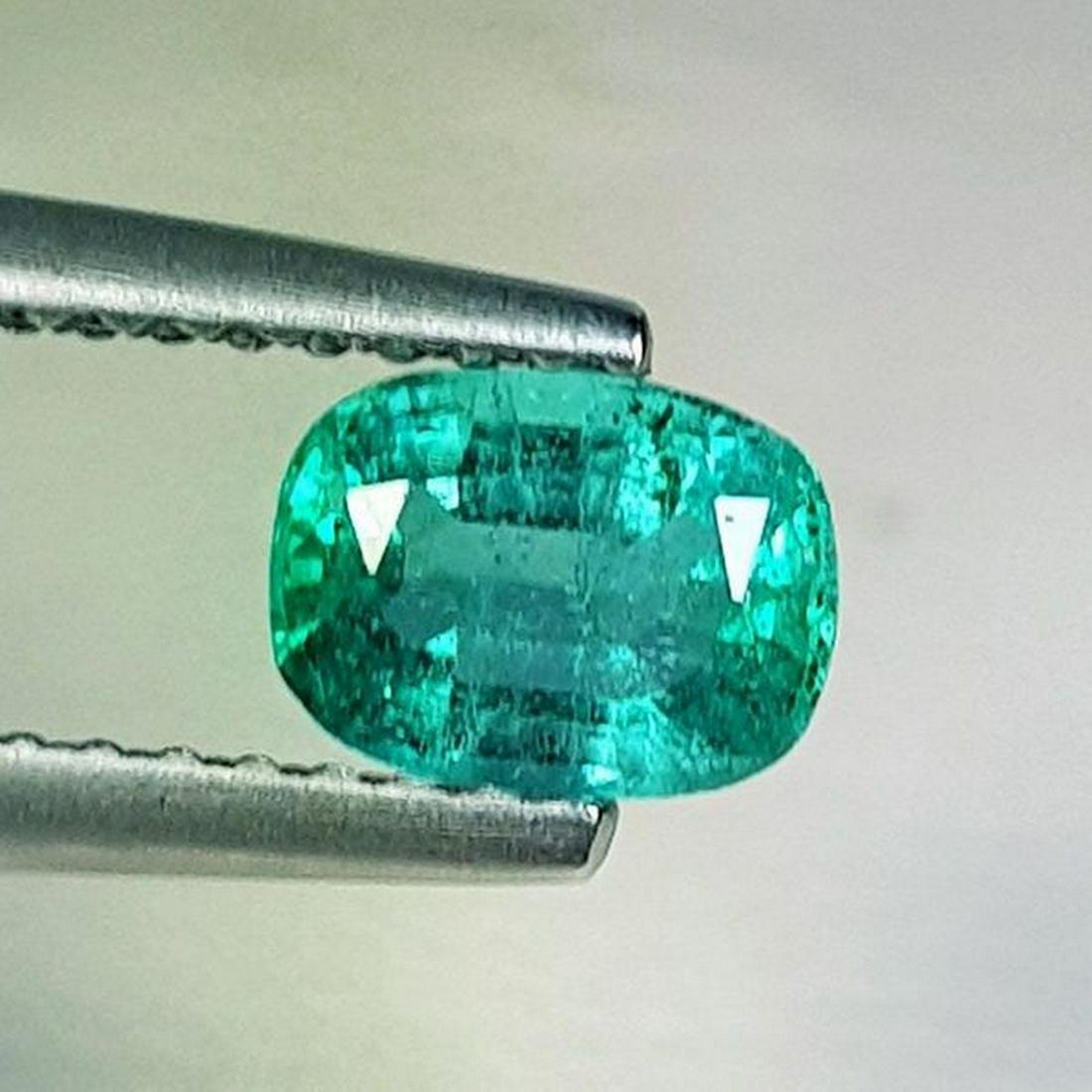 Natural Emerald Oval Cut 0.64 ct (1 of 5)