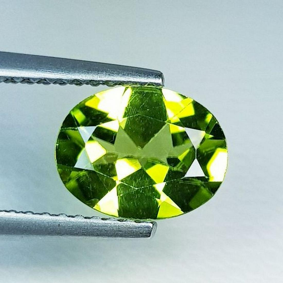 Natural Peridot Oval Cut 1.60 ct: No Reserve! Title: Natural Peridot Oval Cut 1.60 ct Color/Clarity: IF - VVS Gemstones: Loosegemstone Carat Weights: 1.6 Size/Dimensions: 9.00 x 7.00 x 3.90 Additional Information: Oval - Pakistan Ship