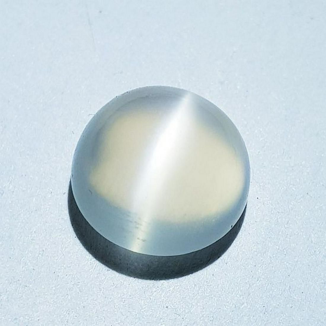 Natural Moonstone Cat's Eye 3.55 ct: No Reserve! Title: Natural Moonstone Cat's Eye 3.55 ct Color/Clarity: VVS Gemstones: Loosegemstone Carat Weights: 3.55 Size/Dimensions: 9.00 x 9.00 x 5.70 Additional Information: Round - Srilanka Ship