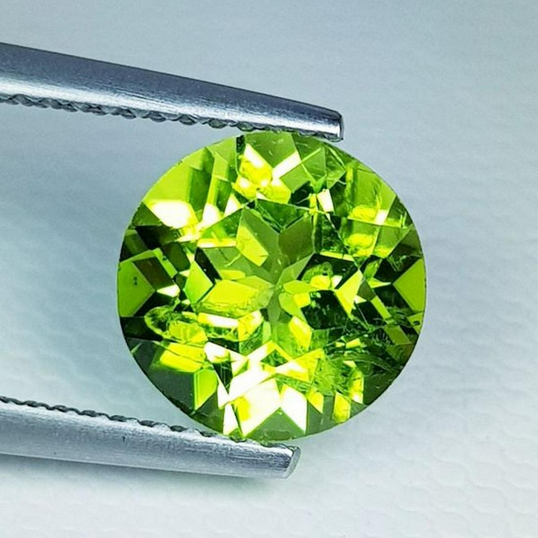 Natural Peridot Round Cut 2.95 ct: No Reserve! Title: Natural Peridot Round Cut 2.95 ct Color/Clarity: IF - VVS Gemstones: Loosegemstone Carat Weights: 2.95 Size/Dimensions: 8.90 x 8.90 x 5.70 Additional Information: Round - Pakistan S