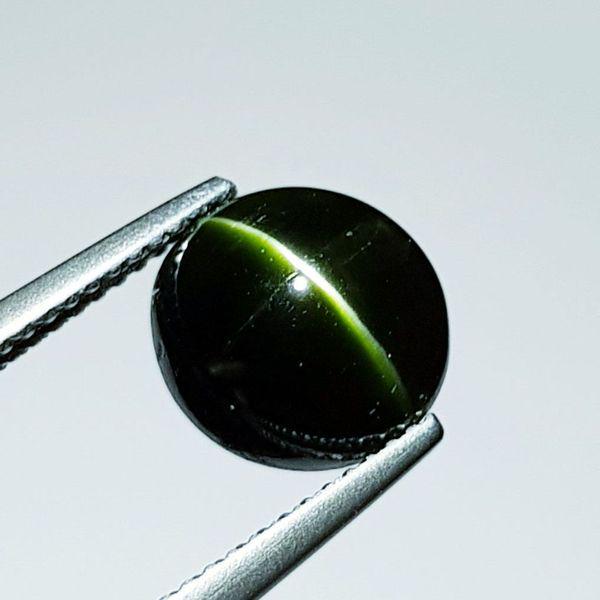 Natural Kornerupine Cat's Eye 4.76 ct: No Reserve! Title: Natural Scapolite Cat's Eye 4.76 ct Color/Clarity: Opaque Gemstones: Loosegemstone Carat Weights: 4.76 Size/Dimensions: 9.50 x 9.50 x 6.50 Additional Information: Oval - Srilanka Sh