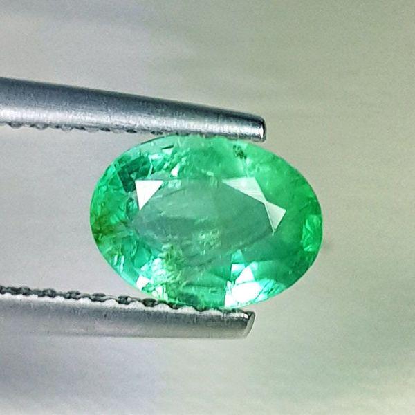Natural Emerald Oval Cut 1.10 ct (1 of 6)