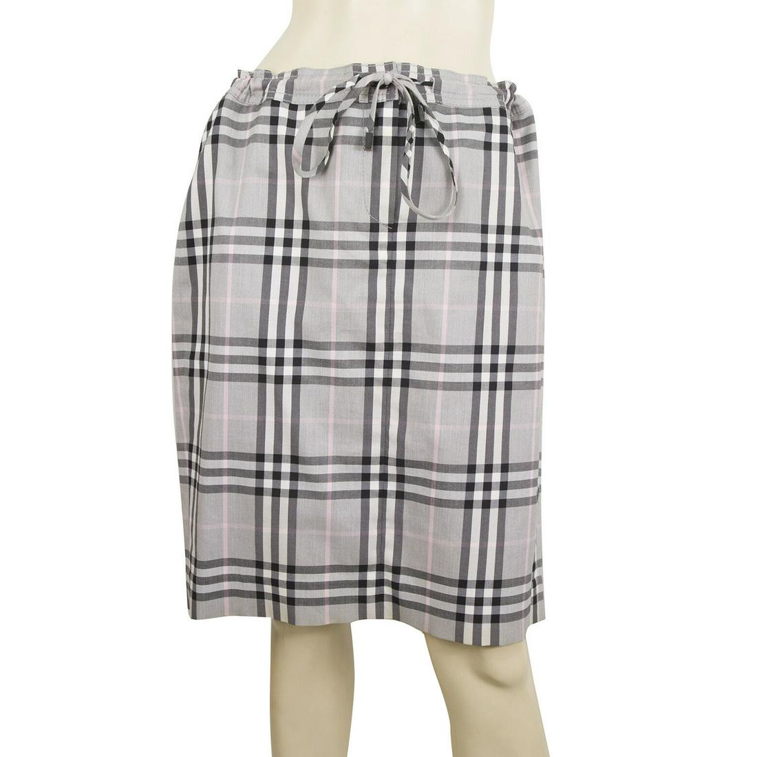 Burberry London Gray Hues Check Iconic Signature Skirt: Burberry London Gray Hues Check Iconic Signature Skirt size UK 12 US 10 Everyday fun whith this Burberry skirt that features signature check pattern in gray hues , front zip and drawstring waist. Pair