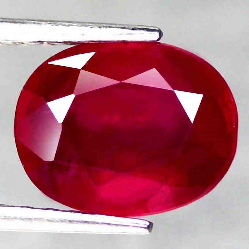 2,20 cts Natural Oval Blood Red Ruby (1 of 3)